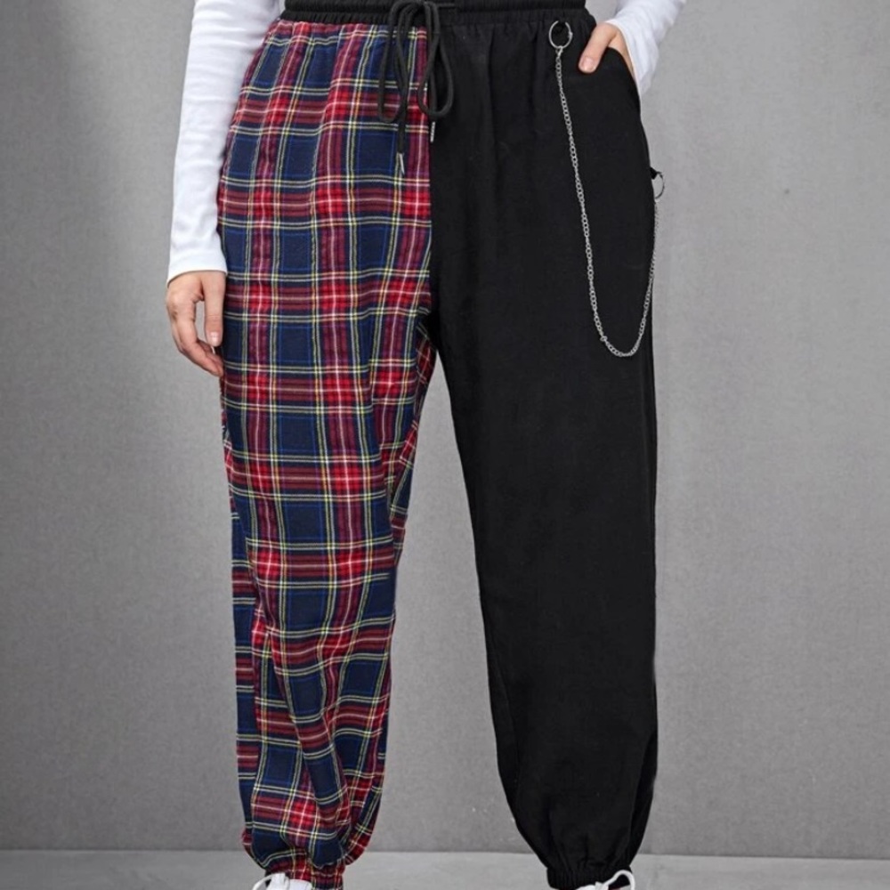 ❤️‍🔥New She-in oversized plaid sweatpants w/ chain❤️‍🔥